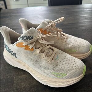 Hoka Cliffton 9 Cream Women’s Sneakers